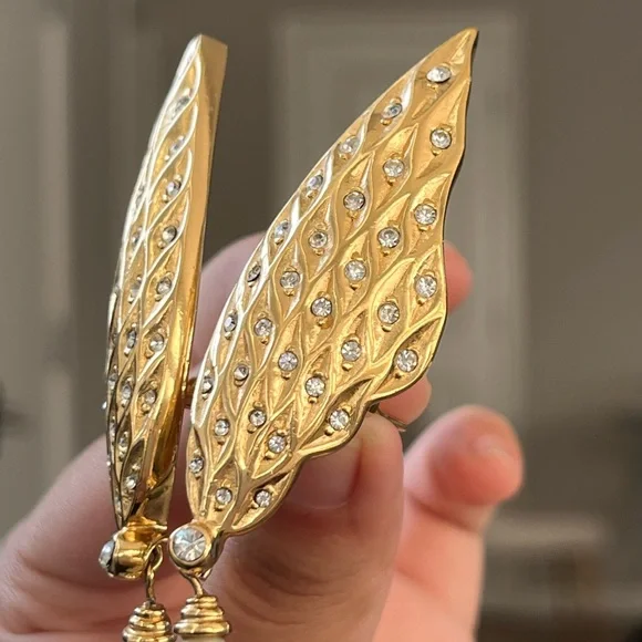 SOLD Vintage Christian Dior Angel’s Wings Rhinestone Pearl Dangle Gold Earrings - Picture 4 of 13
